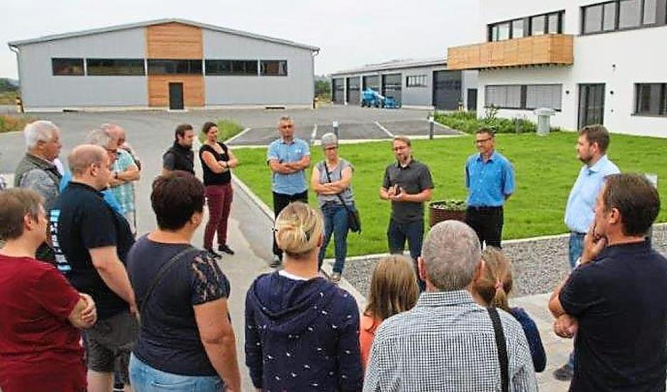 Die Neubauten der Firma Lesch im Gewerbegebiet beeindrucken die Besucher ebenso wie die innovative Firma selbst. | Foto: CSU Thalmässing